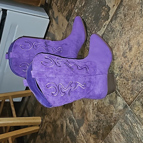 NEW WOMENS PURPLE💜 EMBROIDERED WEDGE SLIP-ON BOOTS - Picture 8 of 10